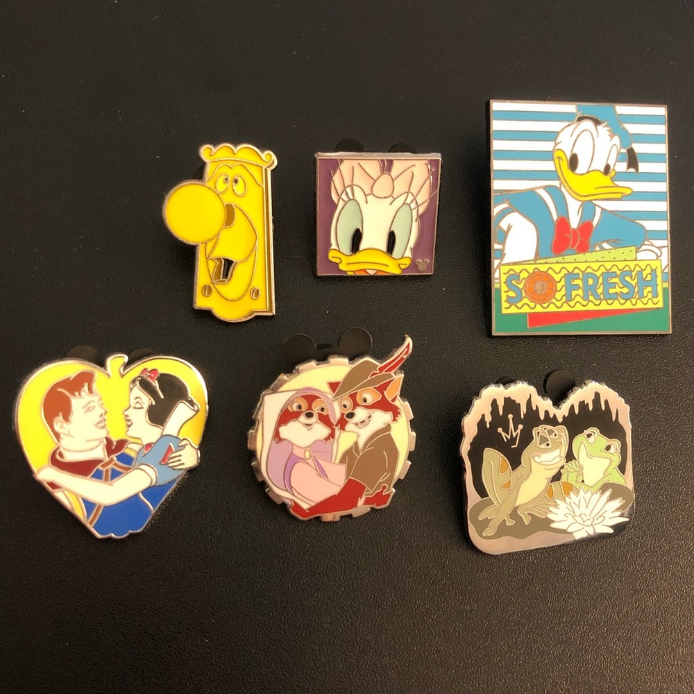 Disney Pins (lot of 6)